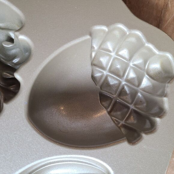 Nordic Ware Autumn Treats Cakelet Aluminum‎ Pan Gold 3 Cups Made In USA EC - Picture 3 of 6